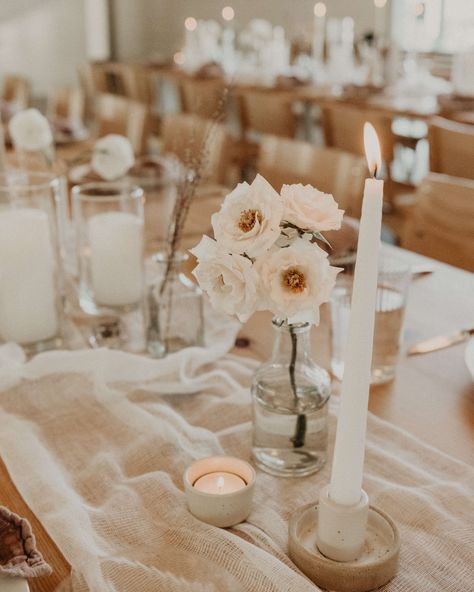 Loose Stems Wedding, White And Neutral Party Decor, Neutral Flower Table Arrangements, Neutral Minimalist Wedding Decor, Simple Timeless Wedding Decor, Neutral Minimalist Wedding, White And Cream Wedding Decor, Soft Wedding Decor, Champagne Flowers Wedding