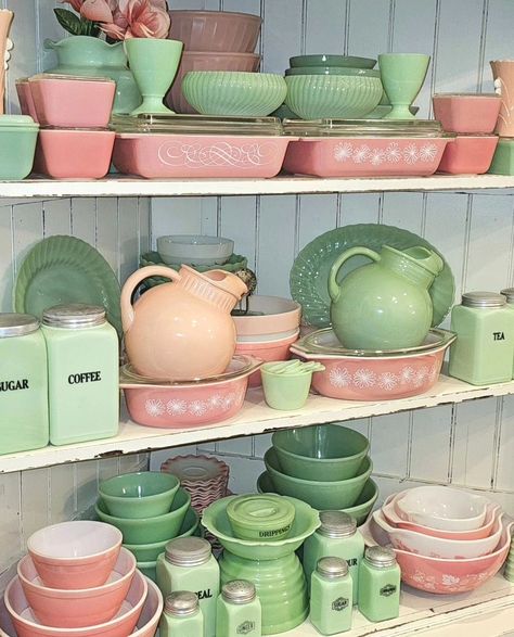 I love my new Pink & Jadeite display. Jadeite mixes so well with all colors! 🌸 💚 🌸 #dishsets #crinoline #hazelatlas #pinkpyrex #pyrex #spring #jadeite #jadite #mckee #jeannette #fireking #jadeiteshakers #mckeecanisters #firekingballpitcher #firekingswedishmodernbowls #jeannetteconcentricbowls #firekingswirlplatters #greendishes #vintage #antiques #antiquedishes #uraniumglass #uv #myhome #mycollection Jadeite Table Setting, Vintage Dishes Display, Displaying Jadeite, Jadeite Display, Jadeite Kitchen, Dreamy Farmhouse, Vintage Modern Kitchen, Pyrex Storage, Pyrex Display