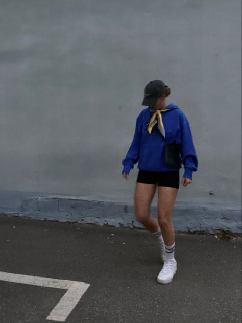 sport look with hoodie and biker shorts Hoodie And Biker Shorts Outfit, Hoodie And Biker Shorts, Biker Shorts Outfit Summer, Black Shorts Fashion, Lost Cherry, Sport Look, Biker Shorts Outfit, Shorts Outfit, Home Outfit