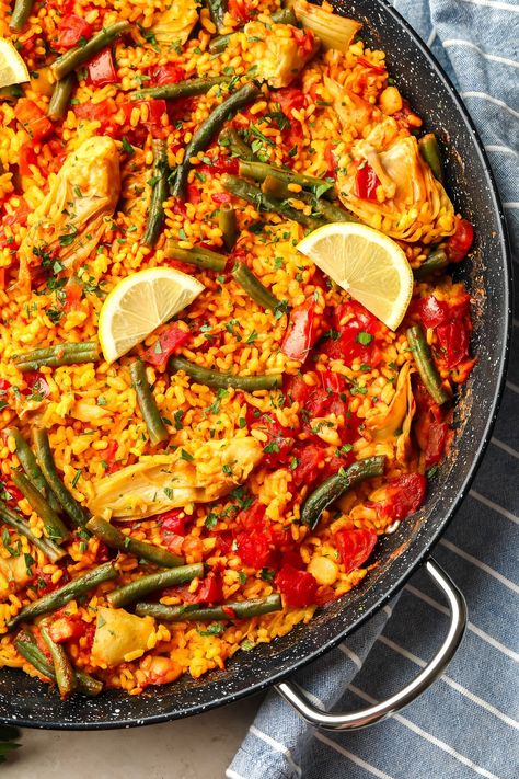 Paella Recipe Authentic, Vegan Paella, Quick Vegan Dinner Recipes, Vegetarian Paella, Seitan Chicken, Nora Cooks, Vegan Chorizo, Plant Proteins, Quick Easy Vegan