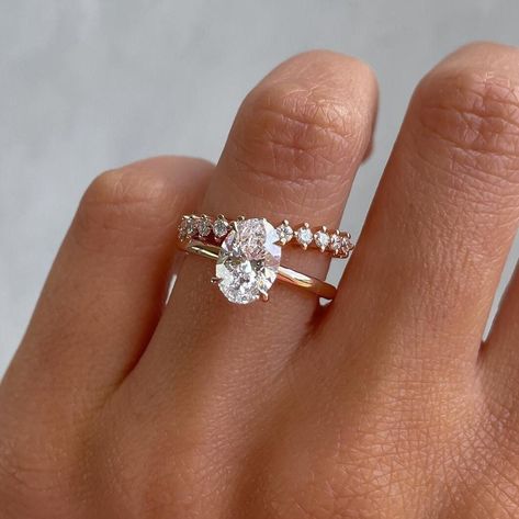 Oval Engagement Ring Set Oval Cut Moissanite Bridal Ring Set Split Shank Ring Wedding Ring 14K Yellow/White/Rose Gold Wedding Ring, Gorgeous Solitaire Ring With Wedding Band, Anniversary Gifts, engagement ring set, bridal ring set, oval moissanite ring, wedding band set, proposal rings, handmade jewelry, bridal jewelry, gifts for her. ✥𝐒𝐭𝐨𝐧𝐞 𝐃𝐞𝐭𝐚𝐢𝐥𝐬 :  * Stone Type: Moissanite * Shape: Oval Cut * Stone Weight: 1.50 CT (Approx.) * Stone Size : 8X6 mm (Approx.) * Side Stone details :Ro Oval 2ct Engagement Ring, Timeless Wedding Ring Sets, Solitaire Ring Stack, Oval Engagement Ring Set, Wedding Ring Set Vintage, Rose Gold White Wedding, Proposal Rings, Oval Engagement Ring, Split Shank Ring