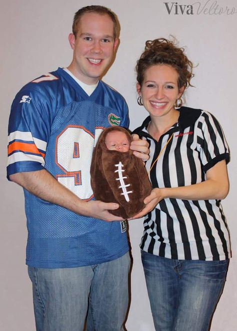 football Halloween costume Football Halloween Costume, Family Themed Halloween Costumes, Family Halloween Costume Ideas, Newborn Halloween Costumes, Themed Halloween Costumes, Baby Halloween Outfits, Halloween Costume Ideas For Couples