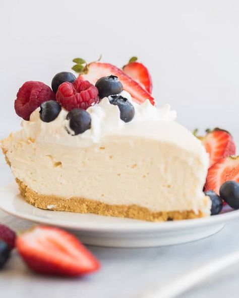 Ashley | Easy Family Meals on Instagram: “Summer plans 👆 Alternating between all the fresh berries on a slice of this No Bake Cheesecake, and a bowl of vanilla ice cream 🎉❤️ With…” Mo Bake Cheesecake, Simple Cheese Cake, Quick And Easy Cheesecake, Unbaked Cheesecake, Summer Cheesecake, Cheesecake Recipes Easy Homemade, Easy Cheesecake Recipe, Cream Cheese Cheesecake, Cheesecake Recipes Easy