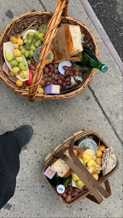 Basket Aesthetic, Picnic Inspiration, Market Basket, Funny Story, Picnic Food, Negroni, Food Obsession, Pretty Food, Aesthetic Food