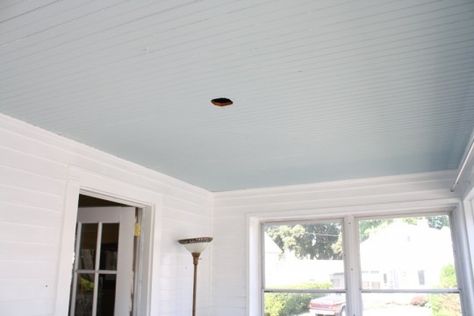 Benjamin Moore’s Gossamer Blu Sunroom Ceiling Ideas, Dark Blue Ceiling, Blue Sunroom, Sunroom Ceiling, Sunroom Seating, England Houses, Blue Ceiling, Modular Bathrooms, Quick Painting