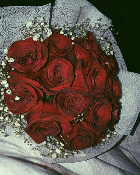 Flowers Bouquet Aesthetic, Insta Like, Birthday Quotes For Girlfriend, Bouquet Aesthetic, Rose Pic, Red Roses Wallpaper, Luxury Flower Bouquets, Red Bouquet Wedding, Red Bouquet