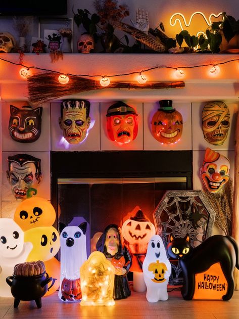 70s Halloween Party, 90s Halloween Decor, 90s Halloween Decorations, 90’s Halloween, 80s Halloween Party, 90s Halloween Aesthetic, Halloween Decor Aesthetic, Nostalgia Halloween, Halloween Moodboard