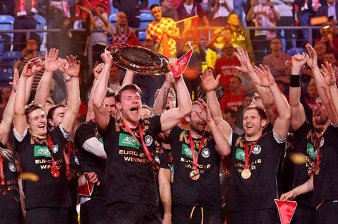 Handball-EM Finale: Deutschland ist Europameister Good Knowledge, About People, D B, Kinds Of People, You Know It, Daily News, High Tech, Like You, Soccer