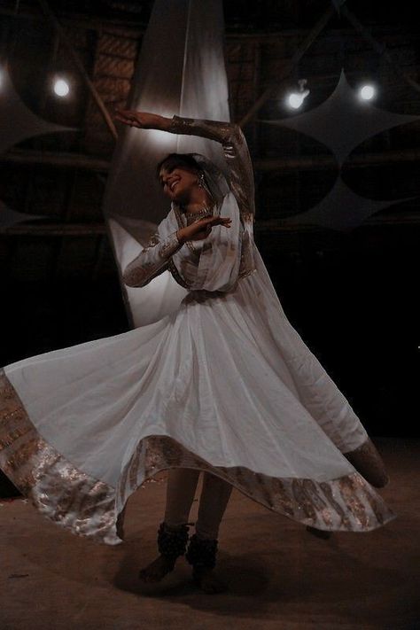 Indian Dancing Aesthetic, Indian Dancer Aesthetic, Kathak Ghungroo Aesthetic, Desi Dance Aesthetic, Kathak Dance Aesthetic, Kathak Dance Photography, Indian Dance Aesthetic, Classical Dance Aesthetic, Royal Indian Aesthetic