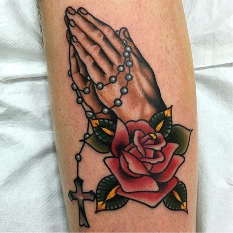 Hands pray roses rosary tattoo Mexican Tattoos For Women, Mexican Tattoo For Women, Roseary Tattoo, Jesus Hand Tattoo, Rosary Tattoo On Hand, Prayer Hands Tattoo, Traditional Tattoo Girls, Pray Tattoo, Praying Hands Tattoo Design