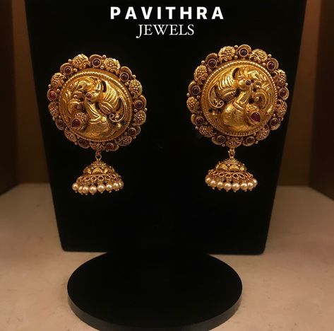 Stud Models Gold, Latest Gold Earrings Designs, Golden Jhumka, Royal Necklace, Latest Earrings Design, Gold Earrings For Kids, Antique Gold Earrings, Gold Jewels Design, Gold Round Earrings