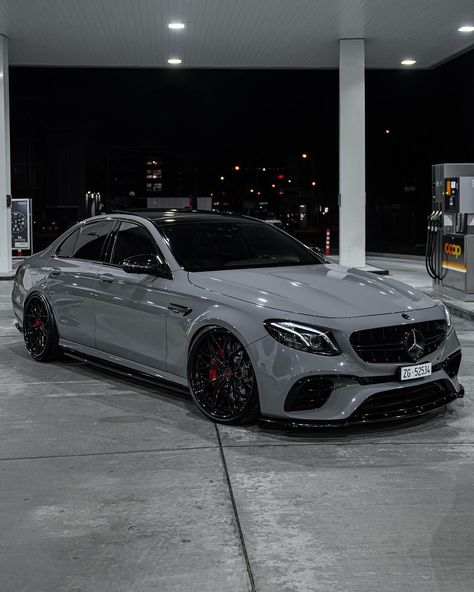 Night petrol vibes with the E63 🌪️ #mercedes #e63samg @northswisscustoms | Instagram Mercedes Benz Sports Car, Mercedes Aesthetic, Mercedes Benz Cla 250, Mercedes Sport, Carros Bmw, C 63 Amg, Serie Bmw, Audi Q8, مرسيدس بنز