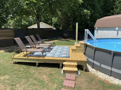 Above Ground Pool Landscape, Pool With Deck, Above Ground Pool Deck Ideas, Decks Around Pools, Above Ground Pool Deck, Deck Piscina, Pool Deck Plans, Cheap Pool, Pool Deck Ideas