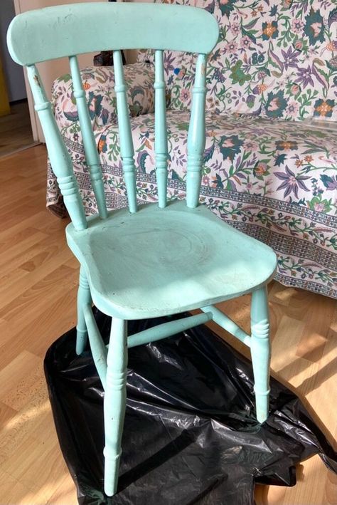 I wanted to revamp and change the colour of this old farmhouse wooden chair into a loved again piece of furniture so took the opportunity to use up some old scraps of material and chalk paints left from other projects. I decided to paint the legs and spindles with a chalk paint in charcoal black colour. It’s an old tin that’s been laying around for years and I mix it well before coating with an artists brush. I leave till it’s dry and then begin planning my fabric squares and de… Painted Wooden Chairs, Painted Wood Chairs, Chalk Paint Chairs, Old Wooden Chairs, Chalk Paint Makeover, Spindle Chair, Sewing Chair, Farmhouse Chairs, Popular Paint Colors