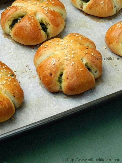 Soft Buns Recipe, Stuffed Bun, Pav Recipe, Spinach Pesto, Veg Snacks, Cutlets Recipes, Homemade Breads, Savory Muffins, Buns Recipe