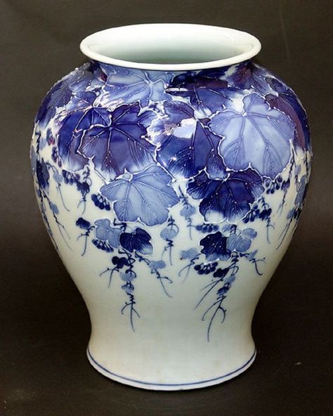 Vases Ideas, Chinoiserie Vase, Concrete Vases, Clear Vases, Blue White Decor, Square Vase, Blue And White Vase, Wooden Vase, White Vase