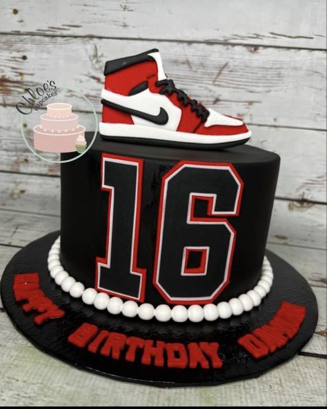 Cake Ideas Boys, Cake Ideas For 14th Birthday Boy, Nike Themed Cake, Jordan Theme Cake, Cake For 16th Birthday Boy, Sneaker Ball Cake Ideas, Air Jordan Cake, Teen Boy Cake Ideas, Nike Birthday Cake