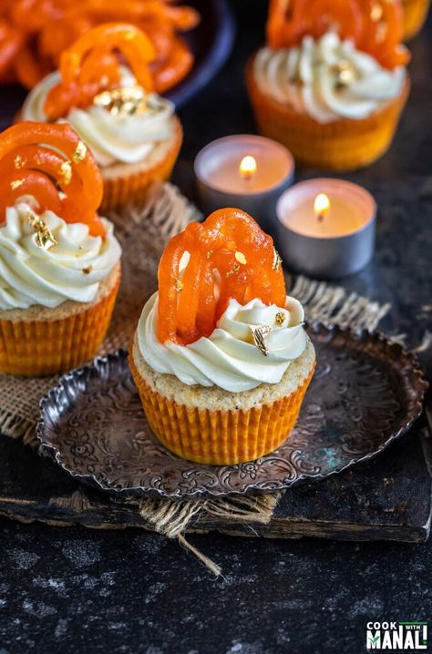 Divali Cakes Sweets, Indian Fusion Cupcakes, Desi Fusion Desserts, Diwali Cupcake Ideas, Dholki Dessert, Fusion Cupcakes, Rasmalai Cupcakes, Indian Cupcakes, Rabdi Cake