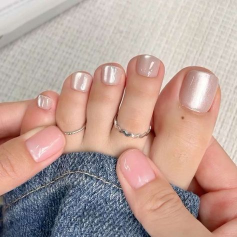 Spring Toenail Colors, Spring Pedicure Ideas, Short Toenails, Toenail Colors, Fun Spring Nails, Cute Funky Nails, Spring Pedicure, Pedicure Ideas, Pedicure Colors