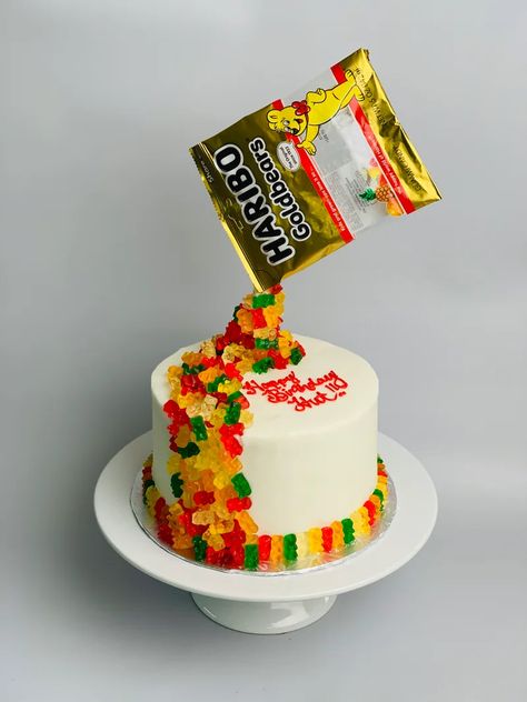 Cake With Gumballs, Gummy Worm Cake Birthday, Gummy Bear Cake Ideas, Gummy Bear Cake Birthdays, Haribo Birthday Cake, Haribo Cake, Gummy Bear Birthday Party, Candy Cake Ideas Birthday, Fondue Cake