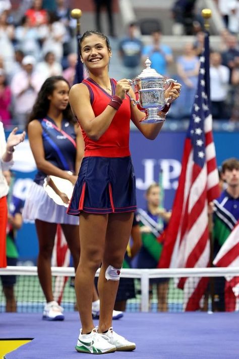 A champion that will never be... - Emma Raducanu Fanpage | Facebook Classic Sportswear, Tennis Champion, Nike Outfit, Sporty Aesthetic, Tennis World, Tailored Skirt, British Women, Diy Trends, Us Open