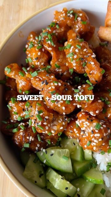 Jacob King on Instagram: "SWEET + SOUR TOFU KNOTS 🪢 written recipe below 👇🏾 A classic Chinese takeout recipe that you can easily make yourself at home 😊 👇🏾ingredients👇🏾 -120ml pineapple juice -6 tbsp brown sugar -4 tbsp rice vinegar -2 tbsp ketchup -few garlic cloves -pinch of salt and MSG -big handful tofu knots or firm tofu -few tbsp cornflour -pinch of salt n pepper -sesame seeds, chives, spring onion for garnish. 👇🏾method👇🏾 -fry of the garlic then add the rest of the ingredients Tofu Knots, Sweet Sour Tofu, Firm Tofu, Takeout Food, Chinese Takeout, Salt N Pepper, Spring Onion, Rice Vinegar, Pineapple Juice