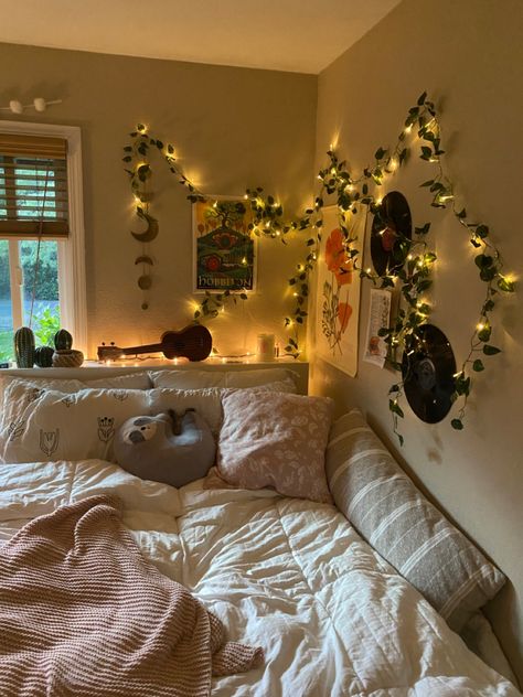 Fairy Lights And Vines On Ceiling, Fairy Lights And Vines Bedroom, Vines And Fairy Lights Bedroom, Orange Room Aesthetic, Vines Lights, Chill Room Aesthetic, String Lights Bedroom, Fairy Lights For Bedroom, Hanging Fairy Lights