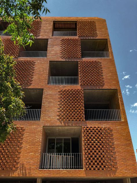 Gallery of Damero Building / Francisco Cadau Oficina de Arquitectura - 9 Brick Building Architecture, Brick Facade Design, Brick Apartment Building, Exterior Facade Design, Building Facade Design, Brick Elevation, Najdi Architecture, Bricks Facade, Industrial Building Design