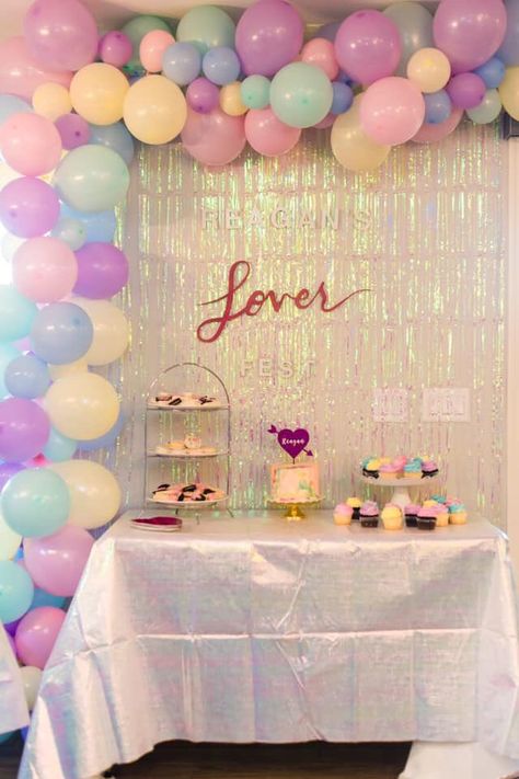 Lover Era Birthday Party, Taylor Swift Themed Bridal Shower Ideas, Taylor Swift Balloon Garland, Taylor Swift Balloons, Taylor Swift Decorations Party, Bolo Taylor Swift, Taylor Swift Birthday Party, 17 Doğum Günü, Swiftie Party