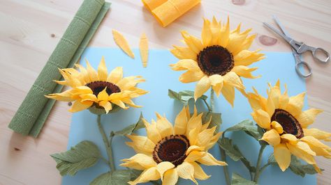 Miss Petal & Bloom | Free Online Tutorials Paper Sunflower Tutorial, Dandelion Crown, Crepe Paper Flower Tutorial, Sunflower Tutorial, Sunflower Template, Diy Sunflower, Crepe Paper Flower, Paper Sunflowers, Paper Craft Tutorials