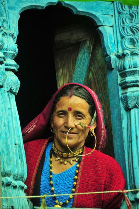 Pahadi Nath Uttrakhand Art, Kumaoni Bride, Himachali Culture, Pahadi Jewellery, Pahadi Culture, Bridal Nose Ring, Dreadlock Hairstyles For Men, Indian Bridal Jewellery, Baby Photoshoot Boy