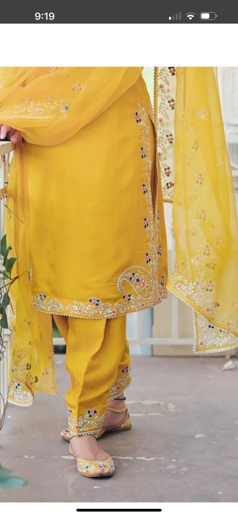 Yellow Suits Punjabi, Machine Embroidery Designs For Suits, Churidar Design, Latest Suit Design, Ladies Suits Indian, Patiyala Suits, Designer Suits For Wedding, New Suit Design, Simple Indian Suits