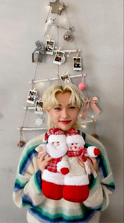 Skzoo Christmas Wallpaper, Kpop Christmas Icons Stray Kids, Pop Christmas, Tea Wallpaper, Xmas Wallpaper, New Year Wallpaper, Christmas Icons, Skz In Cute, Lee Felix