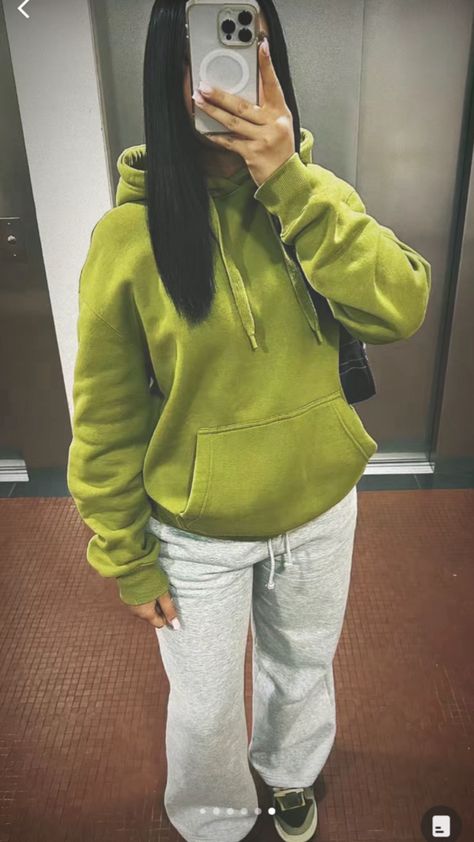 Green Sweater Outfit, Cozy Streetwear, Mode Zara, Pullover Outfit, Winter Fit, Outfit Inspo Casual, Fall Fits, Winter Fits, Swaggy Outfits