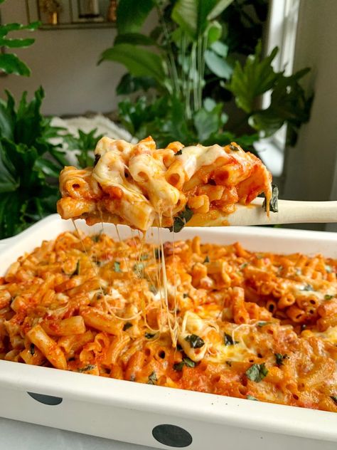 Easy Pasta Bake Recipes, No Boil Pasta, Easy Pasta Bake, Pasta Bake Recipes, Baked Pasta Recipes Easy, Panini Recipes Chicken, Pasta Bake Easy, Penne Recipes, Chicken Tikka Masala Recipes