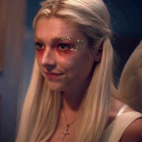 Iconic Makeup Looks Movies, Jules Vaughn Makeup, Euphoria Makeup Looks, Euphoria Jules, Jules Vaughn, Angel Makeup, Euphoria Makeup, Hunter Schafer, Makeup Icons