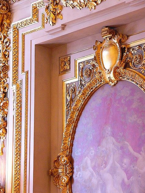 Un air d'Opera. Timeless Interior, Radiant Orchid, Gold Aesthetic, Baroque Architecture, After Life, All Things Purple, French Decor, Spring Garden, My New Room