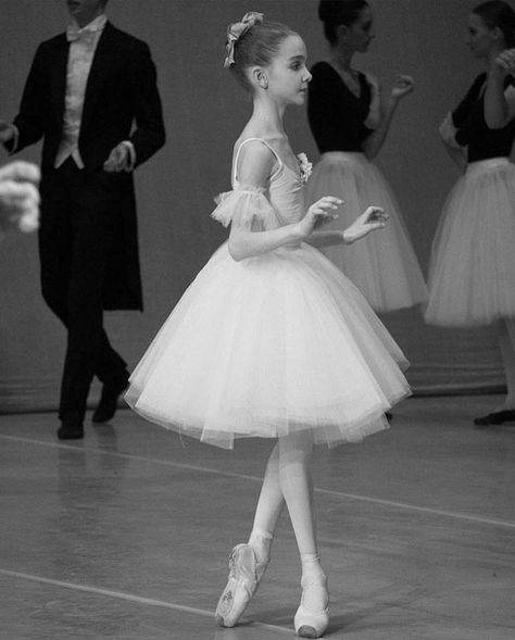 Ballet Pictures, Ballet Beauty, Ballet Poses, Ballet Inspiration, Ballet Art, Ballet Photos, Classical Ballet, Ballet Photography, Ballet Beautiful