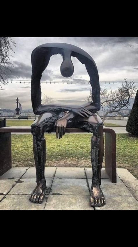 A statue created by a parent who lost a child Art Bizarre, Street Art News, Arte Van Gogh, Child Loss, Deep Art, Love Never Dies, Losing A Child, Arte Popular, Public Art