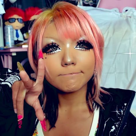 Haady Gyaru Makeup, Garu Make Up, Gyrua Girl Makeup, Hello Kitty Make Up Looks, Gyura Makeup, Gyaru Makeup Black Women, Reiwa Gyaru, Gyaru Make Up, Rokku Gyaru Makeup