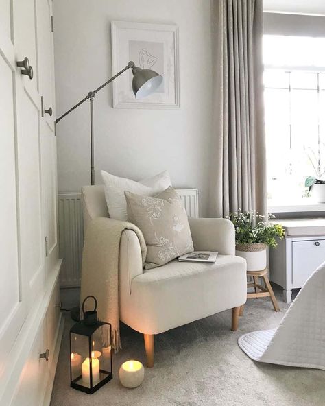 Bedroom Corner Ideas, Reading Corner Living Room, Corner Chair Bedroom, Small Corner Decor, Corner Armchair, Cozy Neutral Bedroom, Bedroom Reading Corner, Bedroom Reading Chair, Shades Of Taupe