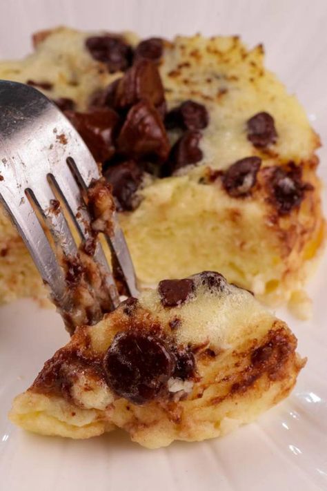 BEST Keto Mug Cakes! Low Carb Microwave Chocolate Chip Cheesecake Idea – Quick & Easy Ketogenic Diet Recipe – Completely Keto Friendly Baking Mug Cheesecake Keto, Keto Mug Cheesecake Microwave, Keto Mug Cake Microwave, Cheesecake Mug Cake, Mug Cake Keto, Mug Cheesecake, Low Carb Mug Cakes, Keto Chocolate Mug Cake, Keto Mug