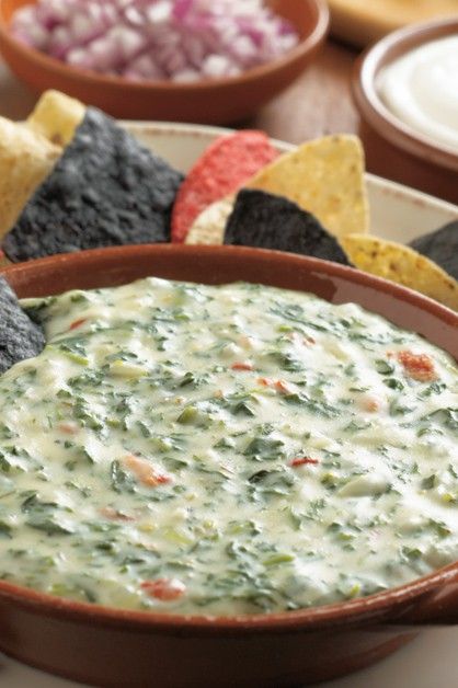 White Spinach Queso Dip, Spinach Queso Dip, Spinach Queso, Appertiser Ideas, Cheesy Spinach Dip, Chili Bean, Savory Appetizers, Daisy Sour Cream, Recipe Appetizers