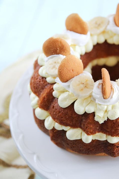 Banana Pudding Bundt Cake takes only 30 minutes to prepare. A delicious cake is on its way! Banana Pudding Bundt Cake, Pudding Bundt Cake, Instant Banana Pudding, Banana Pudding Desserts, Bundt Cakes Recipes, Pudding Desserts, Bundt Cakes, Yellow Cake, Yellow Cake Mixes