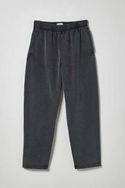 Bonfire full length sweatpants from UO’s own BDG label. Cut from a soft French terry fabrication & available in a range of go-to colors. Relaxed silhouette with straight leg openings and a stretch elastic waistband. Fitted with side and back pockets. Urban Outfitters exclusive. Urban Outfitters exclusive. Features Bonfire full length sweatpants from BDG Soft French terry fabrication Loose leg openings Side & back pockets Elastic waistband UO exclusive Content + Care 80% Cotton, 20% polyester Machine wash Imported Size + Fit Model in Pink is 6’2.5" and wearing size Medium Measurements taken from size Medium Rise: 14" Inseam: 30" Leg opening: 8" | BDG Bonfire Straight Leg Sweatpant in Washed Black, Men's at Urban Outfitters Men’s Lounge, Men’s Sweatpants Fashion, Men’s Sweatpants, Male Clothing Styles, Men’s Pants, Guys Sweatpants, Sweatpants Outfit Men, Clothing Styles For Men, Wide Leg Sweatpants Outfit