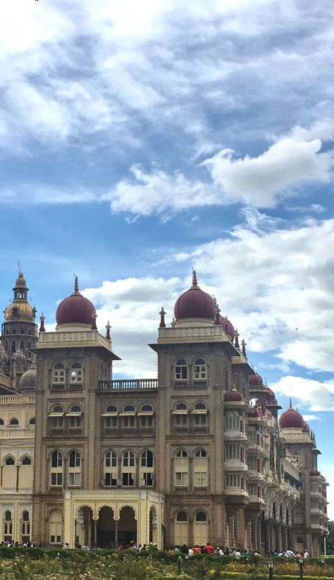 Mysore Dasara, Mysore Karnataka, India Places, Mysore Palace, Nepal Culture, India Holidays, Travel Infographic, Young Money, Best Snapchat