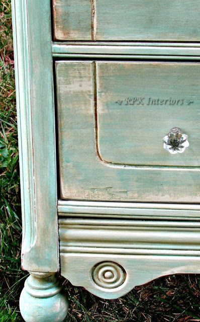 RPK Interiors: Layering Paint Colors Small Dresser, Furniture Painting Techniques, Chalk Paint Projects, Annie Sloan Paints, Distressed Furniture, Distressed Painting, Chalk Paint Furniture, Annie Sloan Chalk Paint, Milk Paint