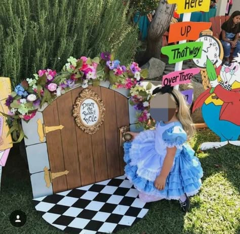 Alice In Wonderland Musical, Alice Halloween, Diy Fairy Door, Post Prom, Fairytale Decor, Alice In Wonderland Tea Party Birthday, Onederland Birthday Party, Fairy Garden Designs, Pretty Halloween Costumes