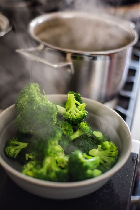 How To Boil Broccoli On The Stove, Steaming Broccoli On Stove, How To Steam Broccoli On Stove, Boiling Broccoli, Tender Stem Broccoli Recipe, Blanch Broccoli How To, Vegan Broccoli Soup, Broccoli Crowns, How To Cook Broccoli