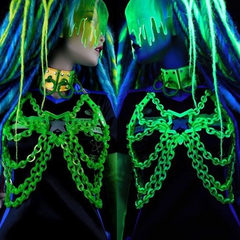 Toxic Green Aesthetic Outfit, Ravecore Outfits, Neon Cyberpunk Outfit, Neon Green Clothes, Cyberpunk Fashion Neon, Star And Moon Nails, Star Harness, Neon Punk Fashion, Neon Green Outfit